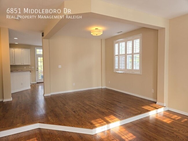 Foto del edificio - 6851 Middleboro Dr
