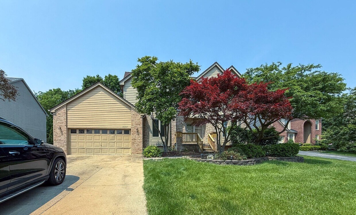 Primary Photo - Exceptional Lease Offering in Novi Schools!
