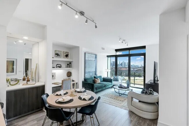 Foto del edificio - Luxury High-Rise Living with Up to 4 Weeks...