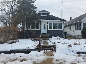 Building Photo - 2226 Roger St