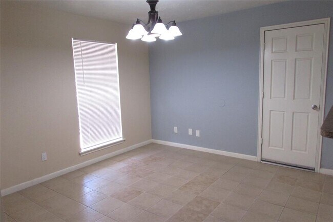 Building Photo - 1323 Kappa St