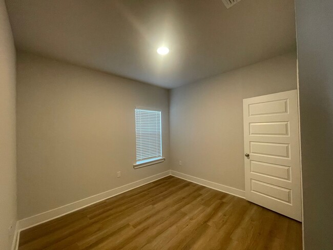 Building Photo - 4 BD/2 BTH in the French Settlement subdiv...