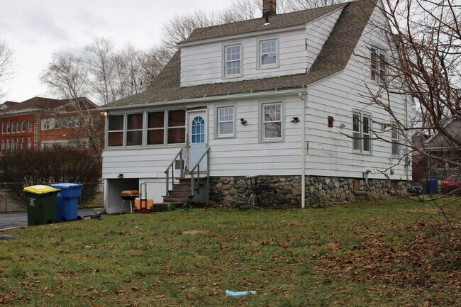 Building Photo - 40 Beverly Ave