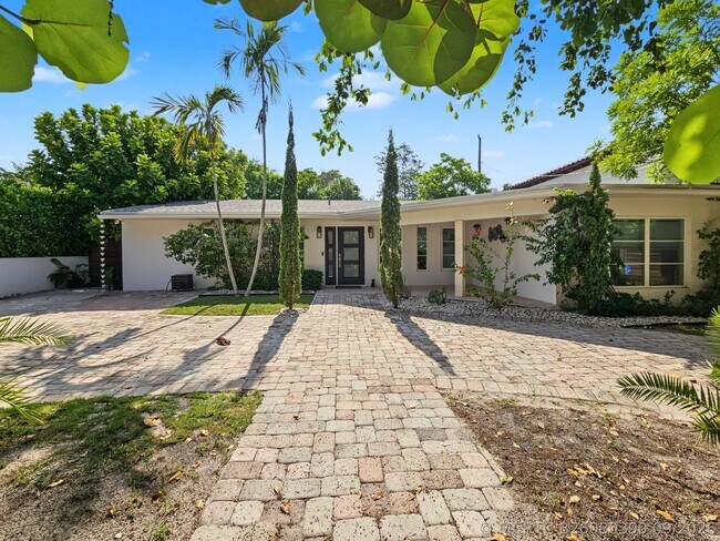 Building Photo - 2411 S Olive Ave