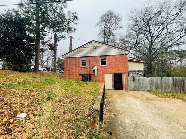 Building Photo - 2000 Cherry St