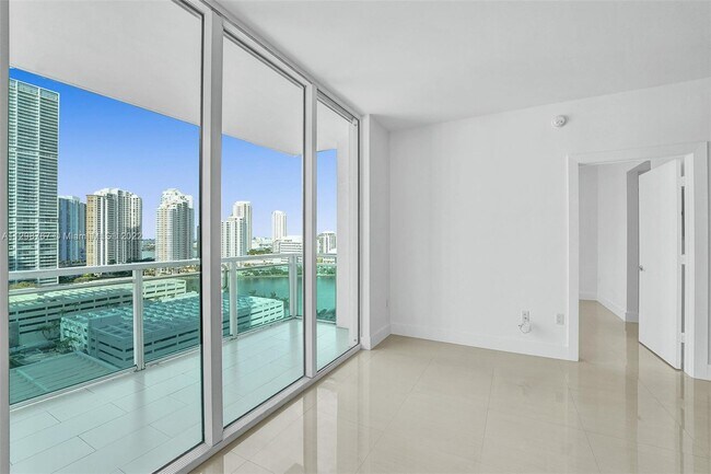 Foto del edificio - 950 Brickell Bay Dr