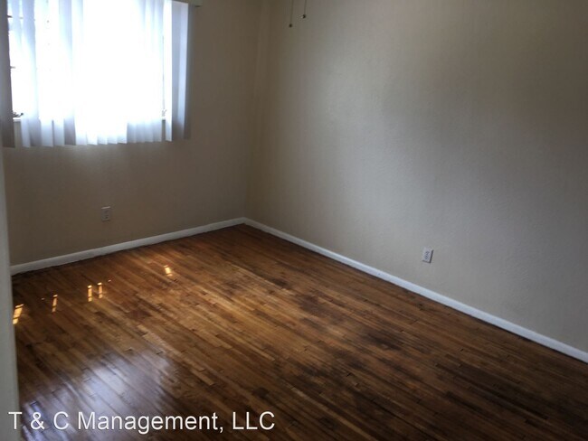 Building Photo - 1501 Hermosa Dr NE