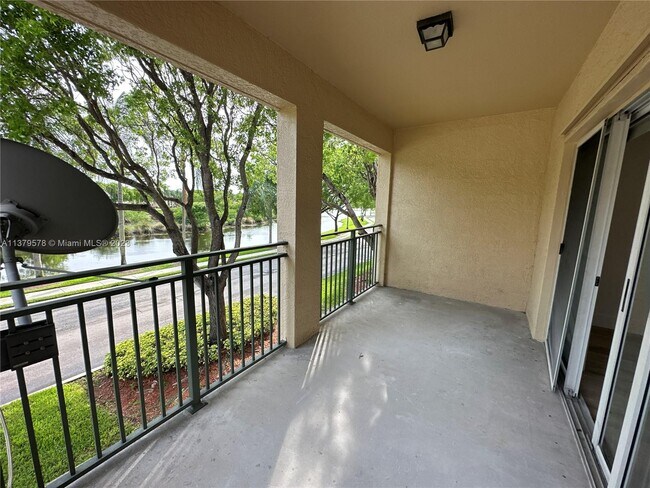 Building Photo - 2406 Centergate Dr