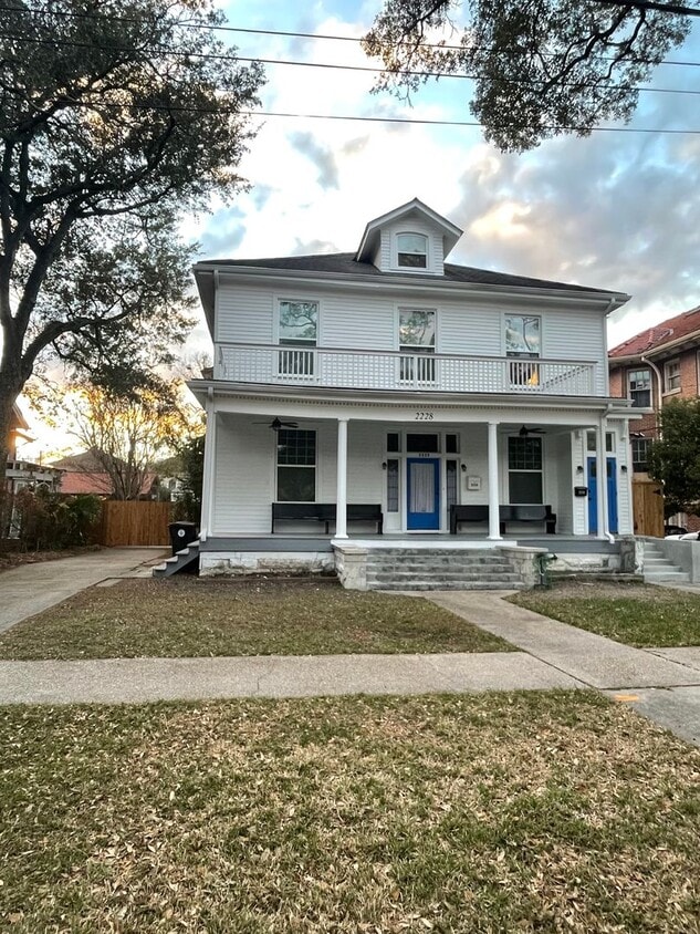 Gorgeous 3BD/2BA ON Napoleon Ave with Off Street Parking - Gorgeous 3BD/2BA ON Napoleon Ave with Off Street Parking