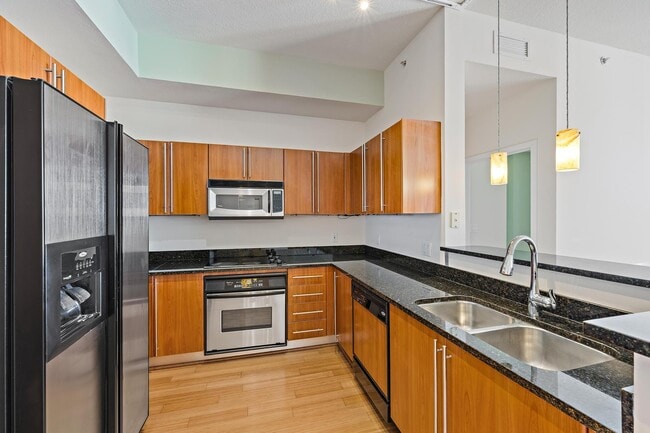 Building Photo - 1551 N Flagler Dr