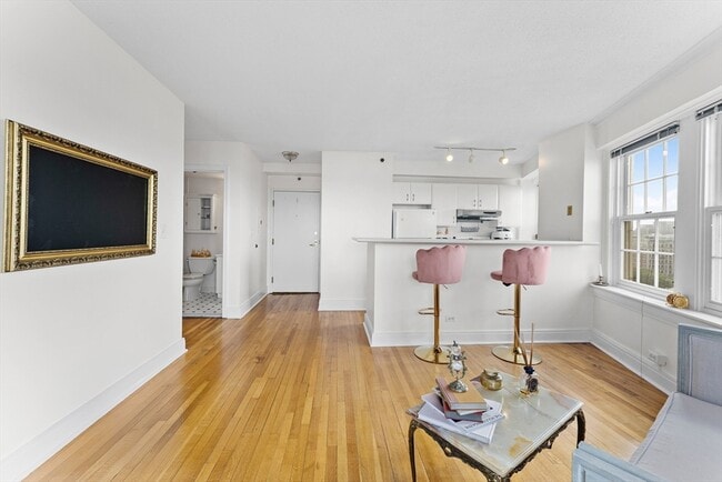 Building Photo - 534 Beacon St