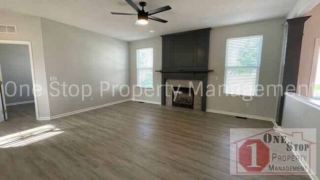 Foto del edificio - Luxury 5 bedroom, 4 bathroom Home Availabl...