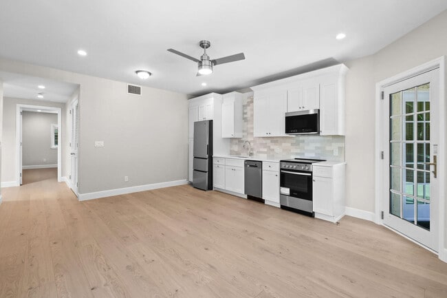 Foto del edificio - 212 Oleander Ave