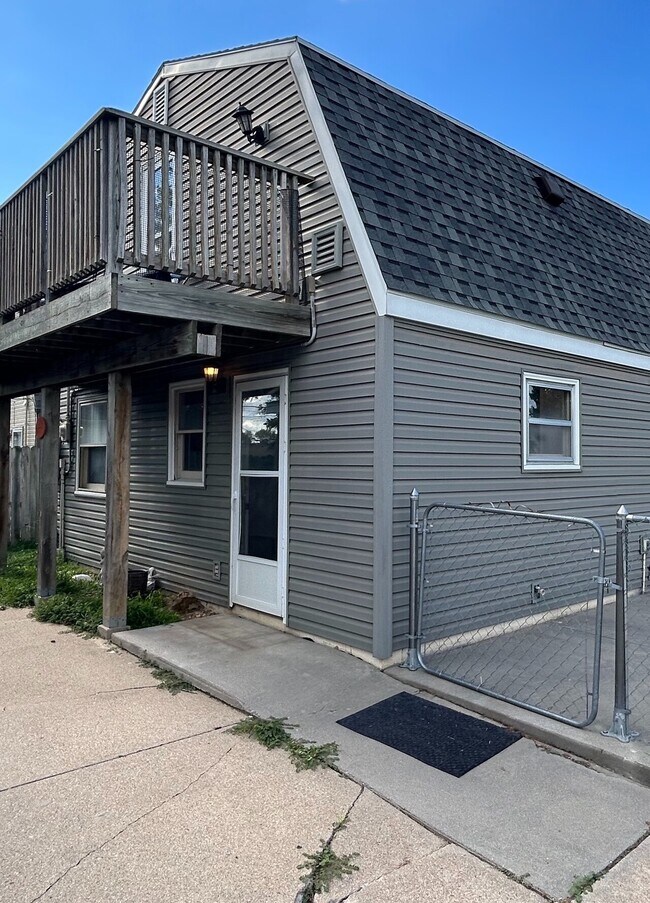 Building Photo - 3401 10th Ave