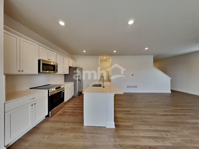 Foto del edificio - 9151 Henley Ave