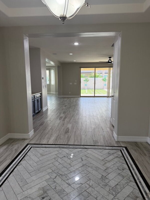 Foto del edificio - 2565 E Ebony Dr