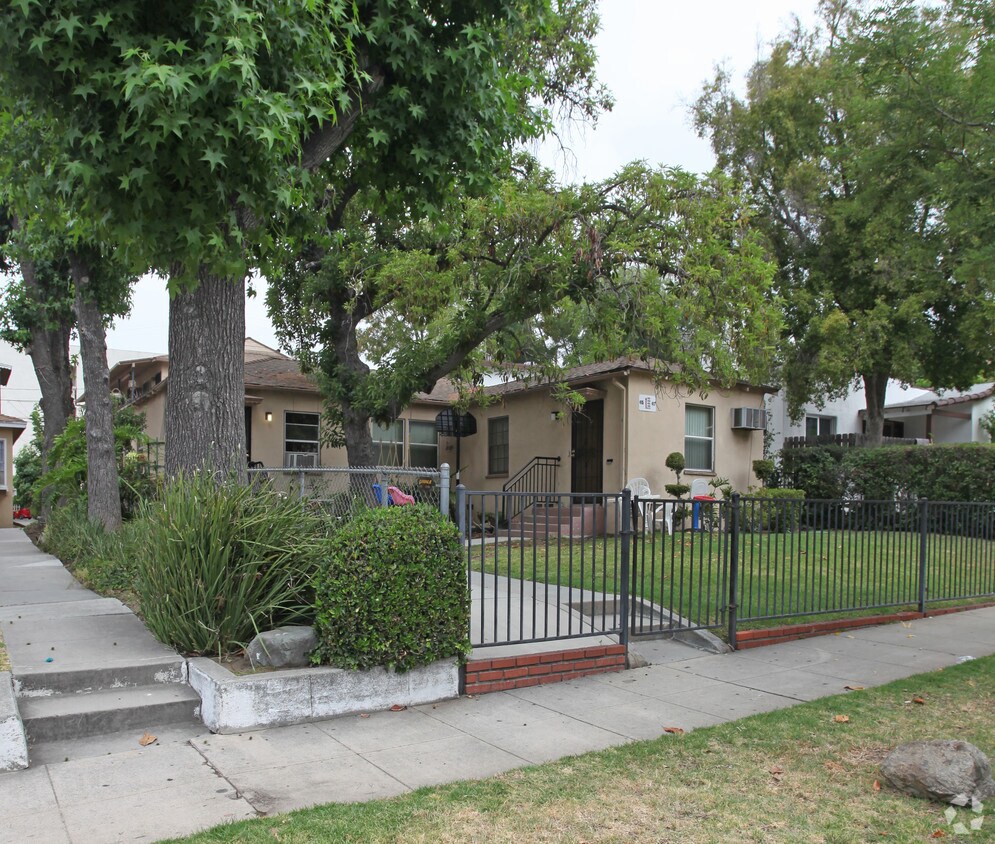Primary Photo - 415-417 E Valencia Ave
