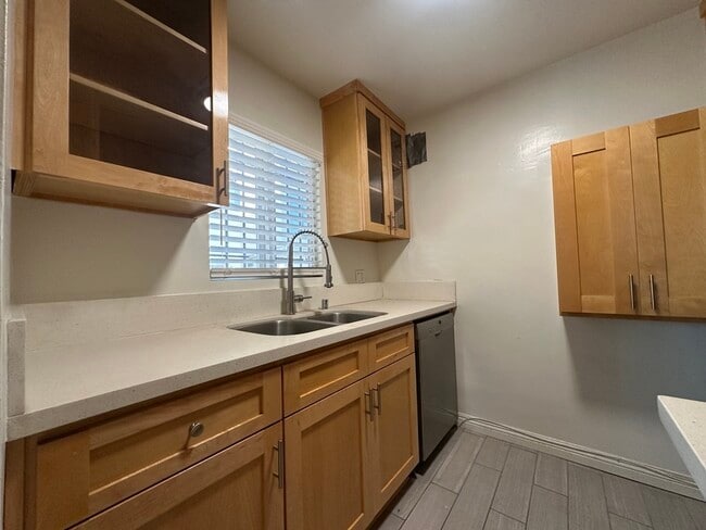 Building Photo - 17 Thornton Ave