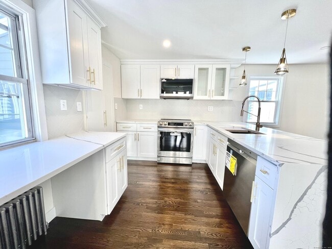 Building Photo - 46 Silvermine Ave