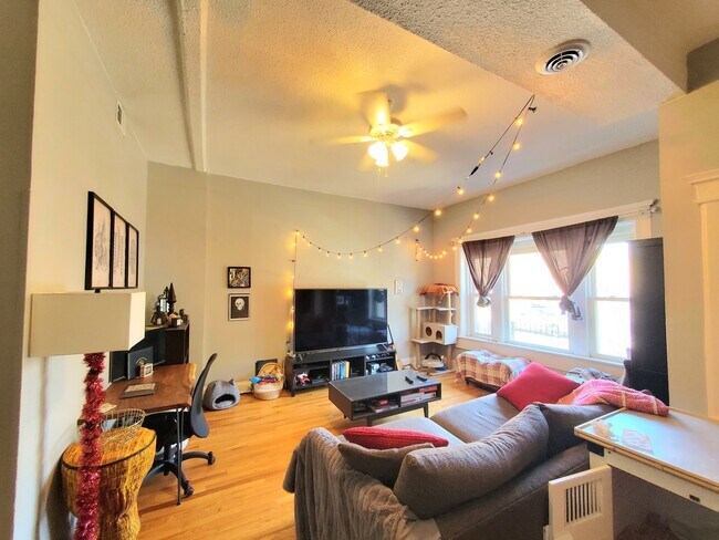 Building Photo - 2611 W George St