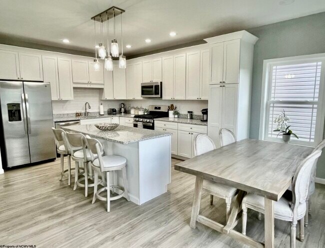 Foto del edificio - 423 Kings Point Ln