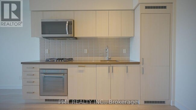 Building Photo - 501 St Clair Ave W