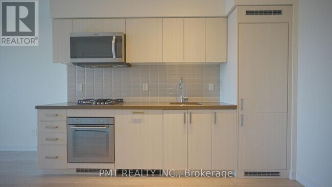 Photo du bâtiment - 501 St Clair Ave W