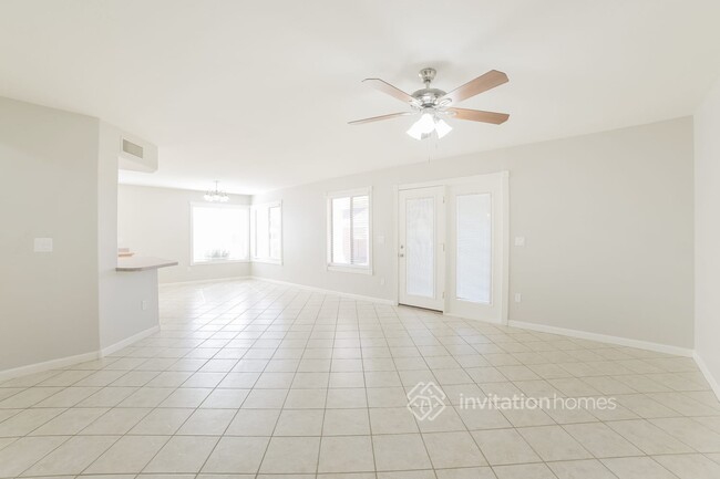 Building Photo - 9528 N 92nd Dr