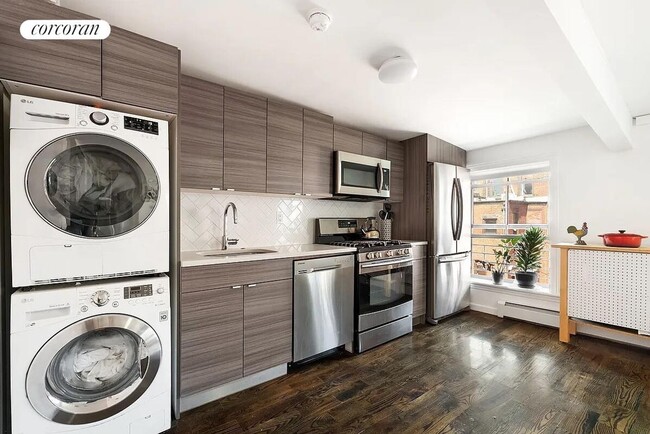 Building Photo - 275 Vanderbilt Ave