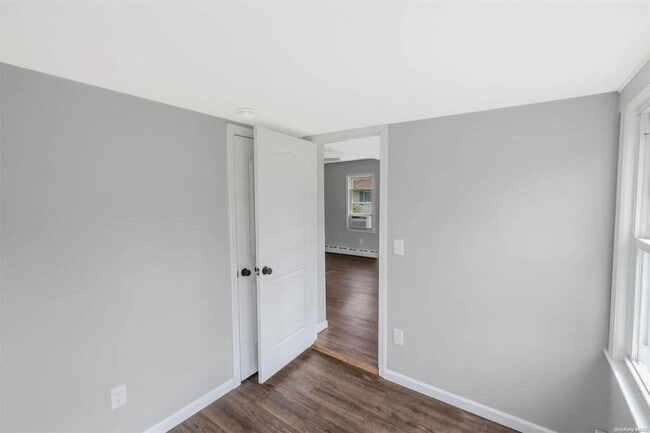 Foto del edificio - 787 Smithtown Ave
