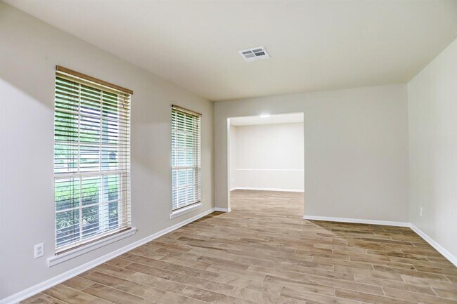Building Photo - 603 Hickory St