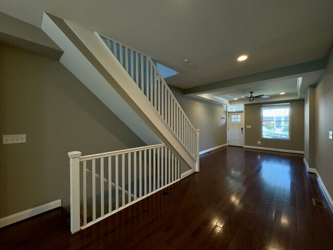 Building Photo - Charming 3Bed/2Bath plus Den Townhome in H...