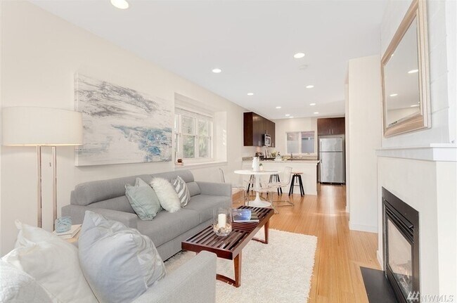 Foto del edificio - Stunning Townhome in the heart of Columbia...
