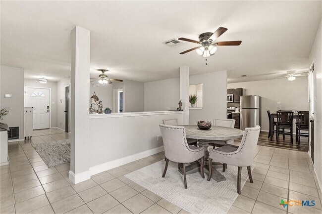 Foto del edificio - 2607 Thoroughbred Dr