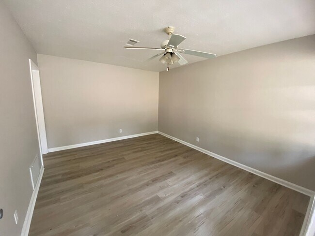 Foto del edificio - **AVAILABLE NOW**East Columbus 3 Bedroom / 1 Bathroom Home for Rent***