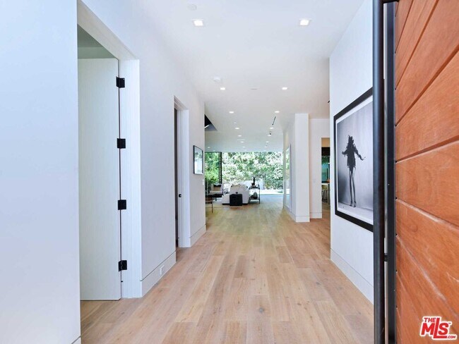 Foto del edificio - 15227 Valley Vista Blvd