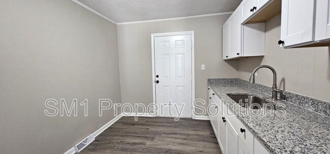 Building Photo - 307 N Hall St