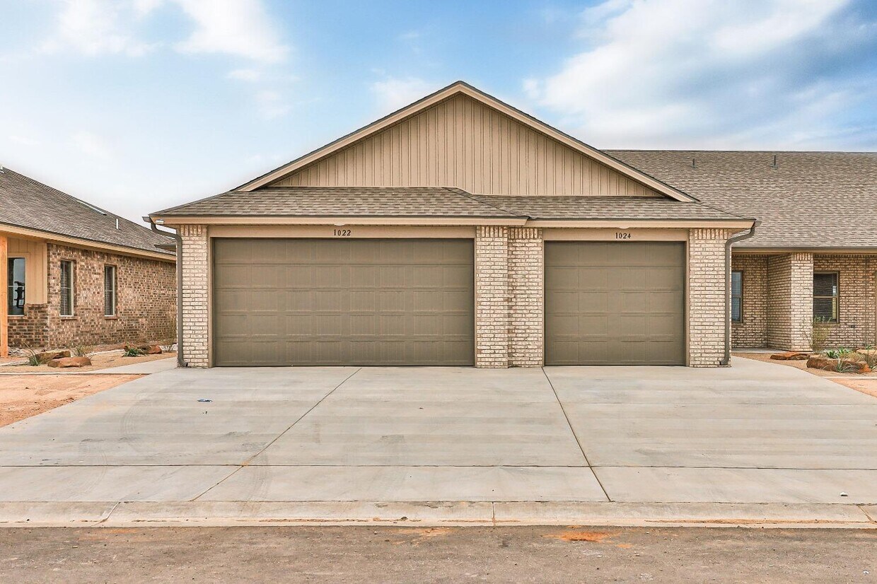 1024 N 7th St, Wolfforth, TX 79382 Townhome Rentals in Wolfforth TX