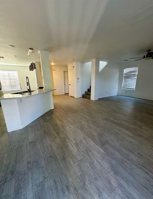 Building Photo - Must See 4 Bedroom Home!