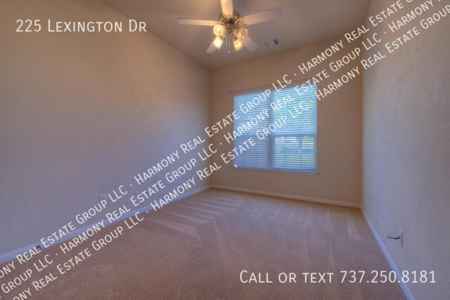 Foto del edificio - 225 Lexington Dr