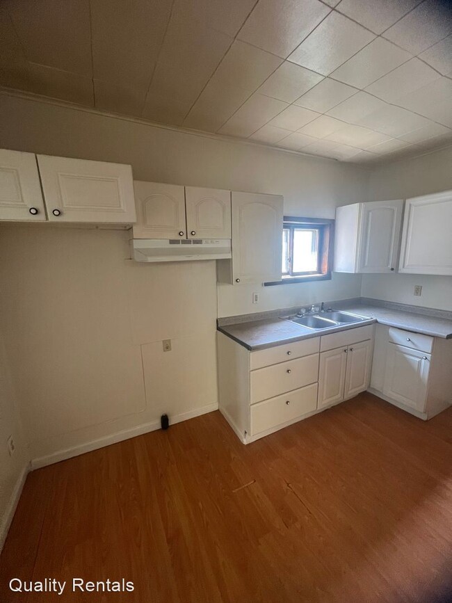 Building Photo - 4 br, 1 bath House - 330 ASH