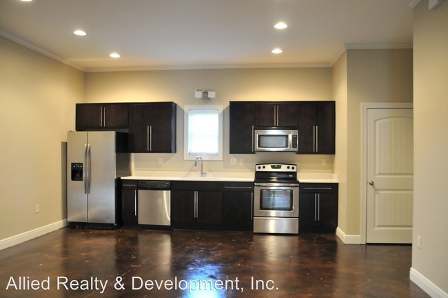 Building Photo - 5 br, 5 bath Apartment - 1420 A-B Cloverdale