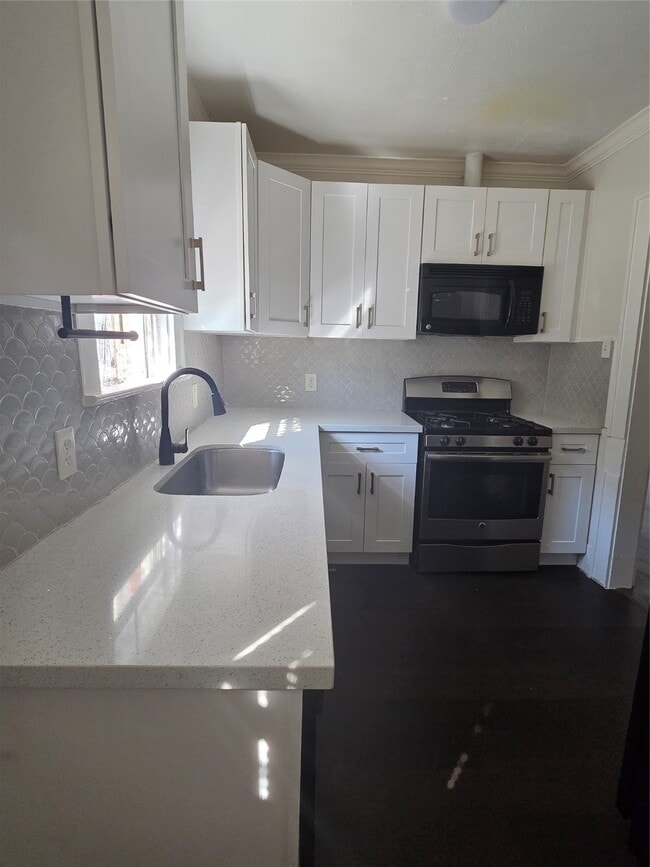 Building Photo - 114 Canton St