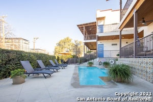 Building Photo - 1542 N Alamo St