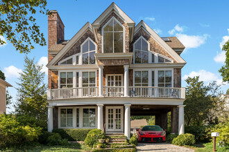 Building Photo - 2 Sachem Rd