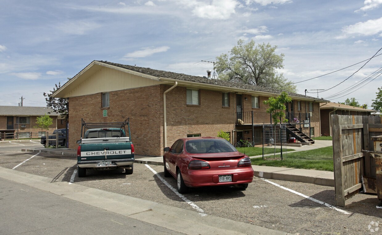 Building Photo - 3001 Lakeside Dr