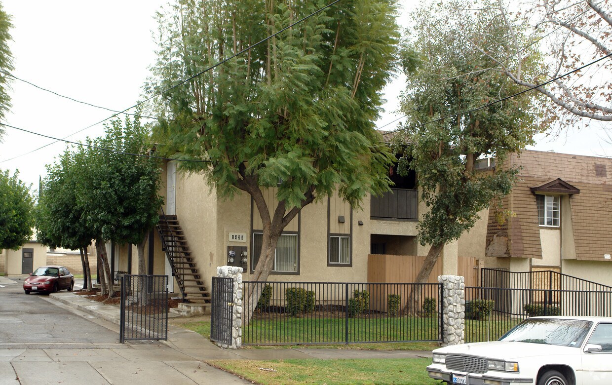 Primary Photo - 1425 N Lugo Ave