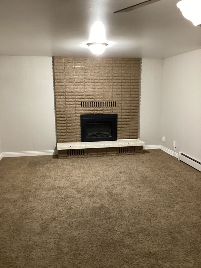 Building Photo - 1 Bedroom 1 Bath Basement Apartment