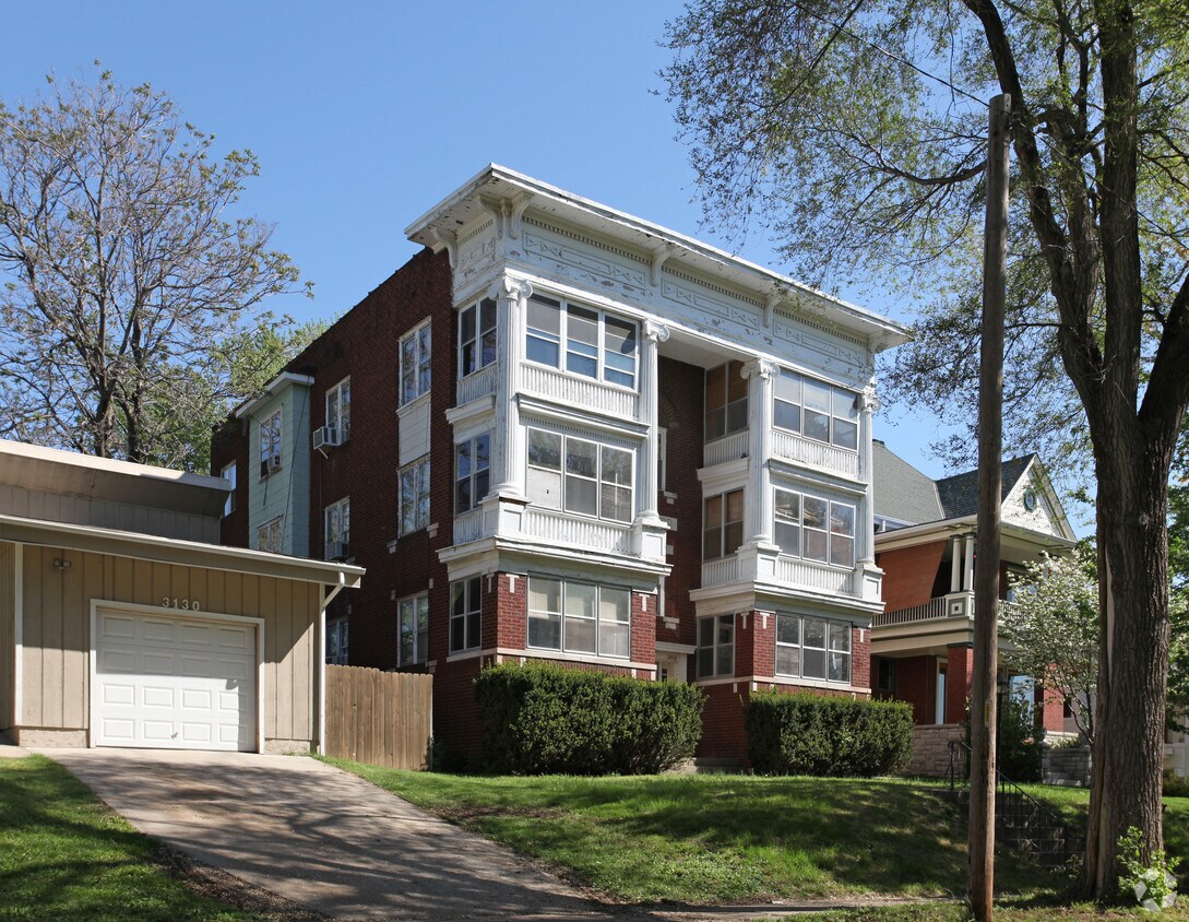 Primary Photo - 3200 Windsor Ave
