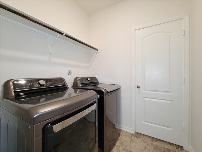 Foto del edificio - 2611 Yaletzi Ln